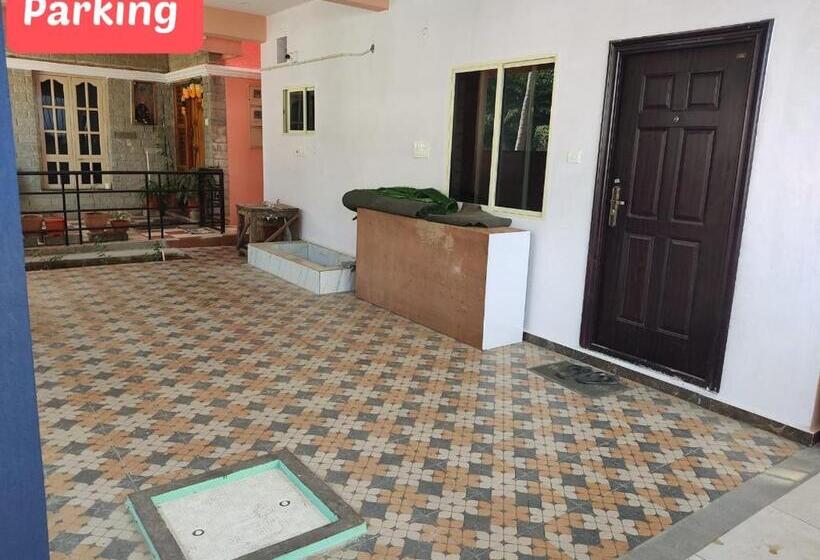 شقة غرفة واحدة, Oak Shadows Inn