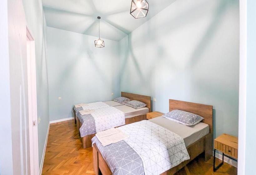 اتاق استاندارد سه نفره, Guest House Sector 30