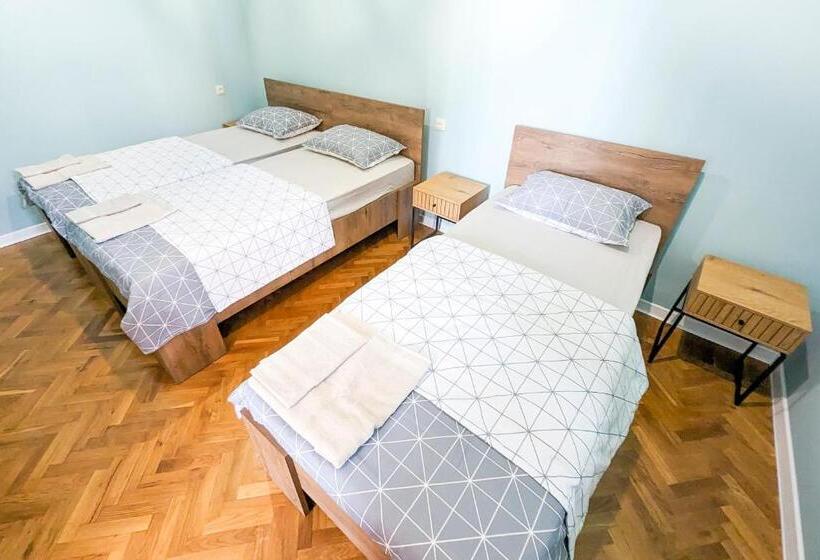 اتاق استاندارد سه نفره, Guest House Sector 30