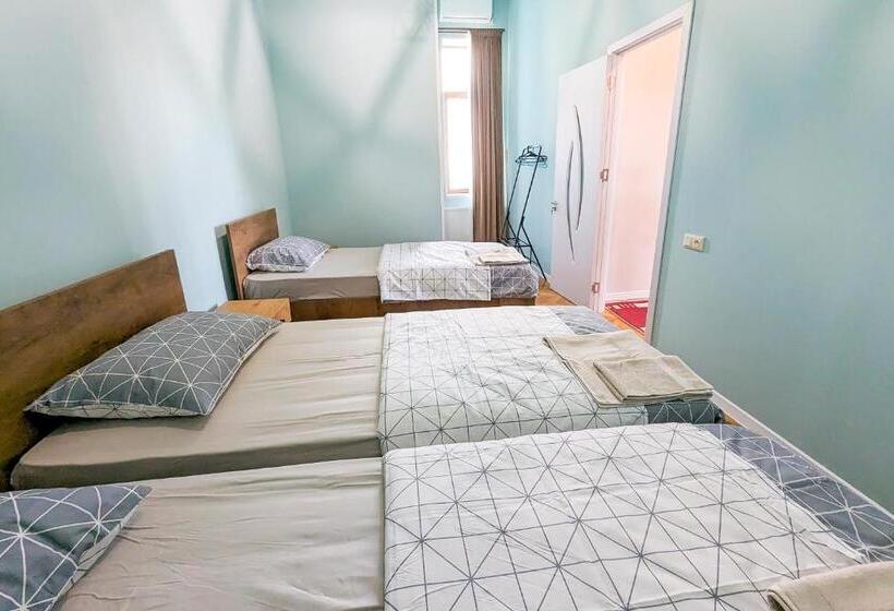 اتاق استاندارد سه نفره, Guest House Sector 30