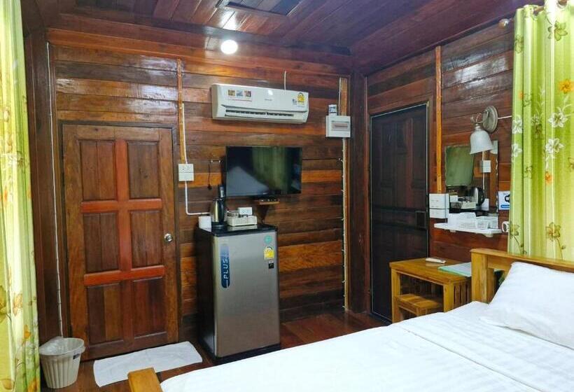 스탠다드 룸 킹사이즈 침대, Yungthong Baan Suan Resort