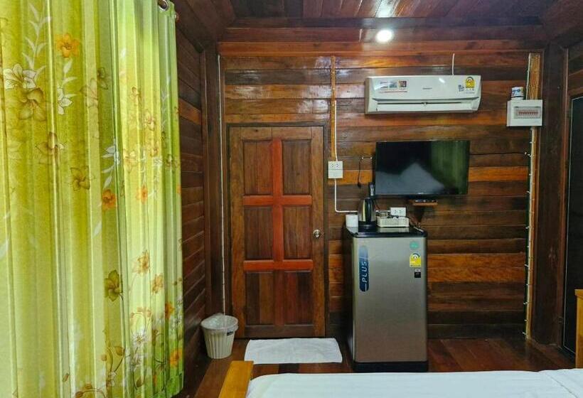 스탠다드 룸 킹사이즈 침대, Yungthong Baan Suan Resort