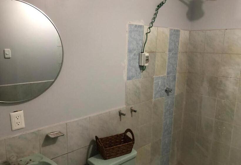 تختخواب در اتاق مشترک, Tiki Hostel