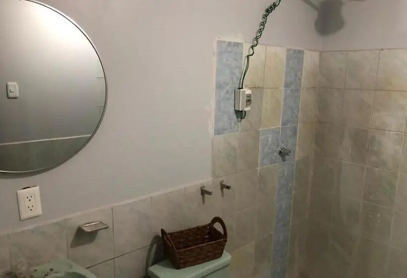 Geteiltes Mehrbettzimmer, Tiki Hostel