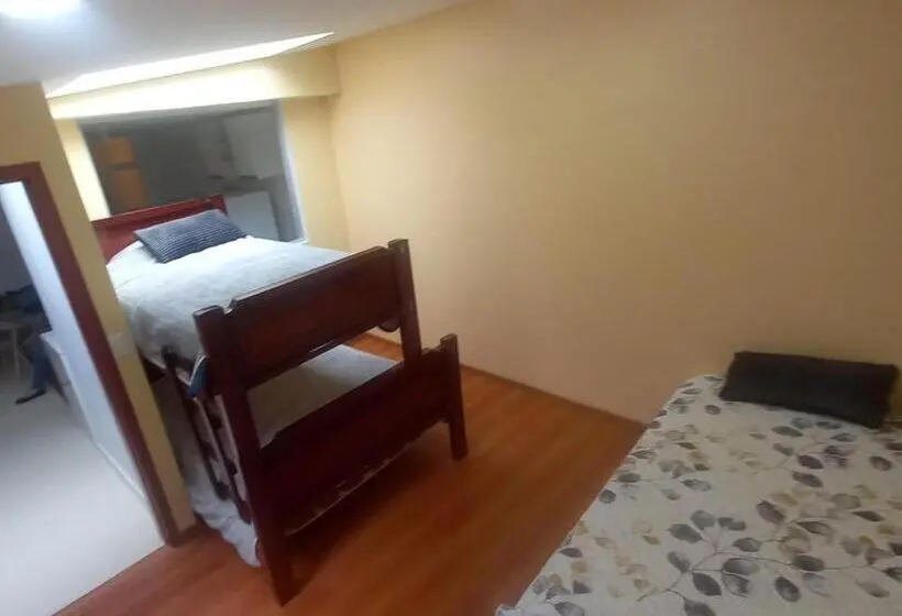 Geteiltes Mehrbettzimmer, Tiki Hostel