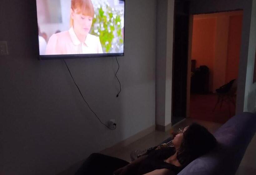 اتاق استاندارد سه نفره, Tiki Hostel