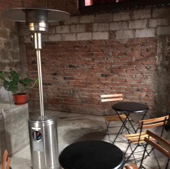 اتاق استاندارد سه نفره, Tiki Hostel