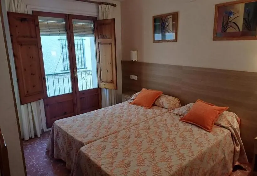 اتاق استاندارد با بالکن, Hostal Sol I Sombra