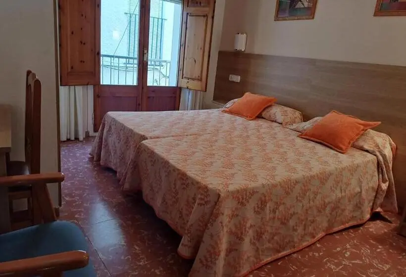 اتاق استاندارد با بالکن, Hostal Sol I Sombra
