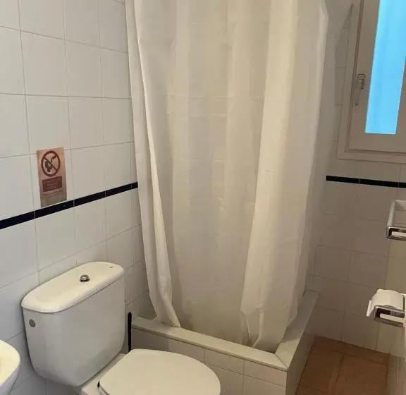 اتاق استاندارد با بالکن, Hostal Sol I Sombra