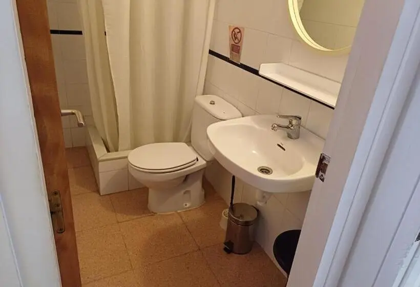 اتاق استاندارد با بالکن, Hostal Sol I Sombra