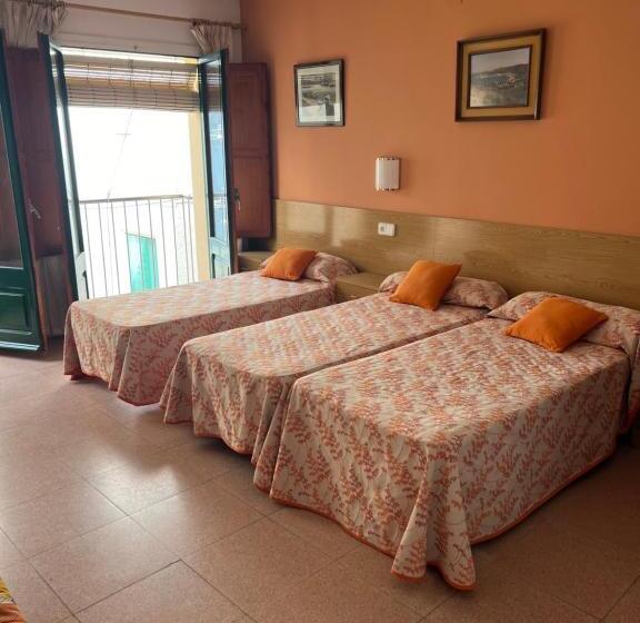 Семейный Номер, Hostal Sol I Sombra