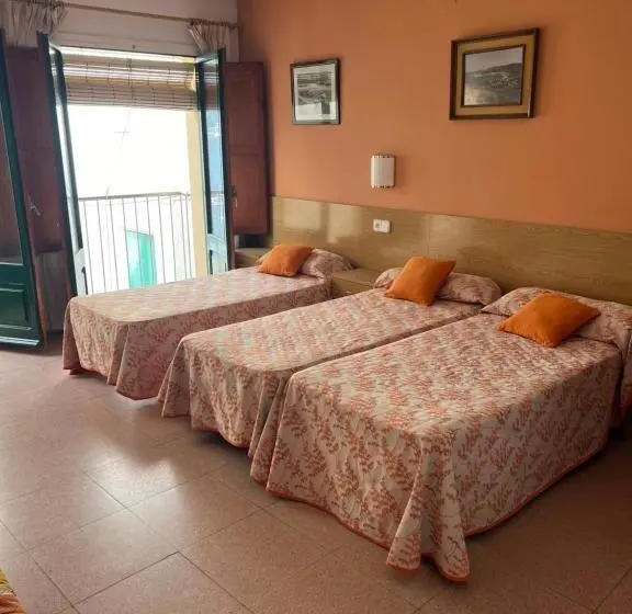 اتاق خانوادگی, Hostal Sol I Sombra