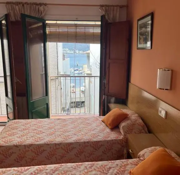 اتاق خانوادگی, Hostal Sol I Sombra