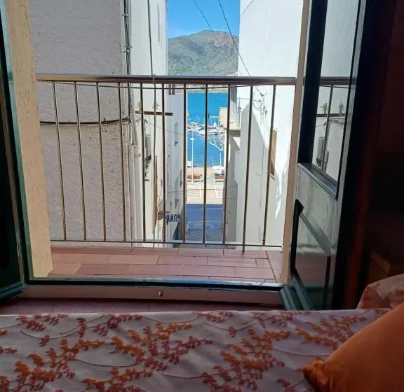 اتاق خانوادگی, Hostal Sol I Sombra