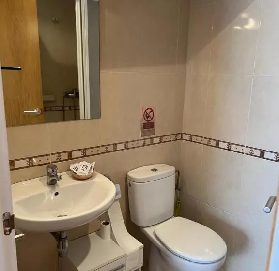 اتاق خانوادگی, Hostal Sol I Sombra