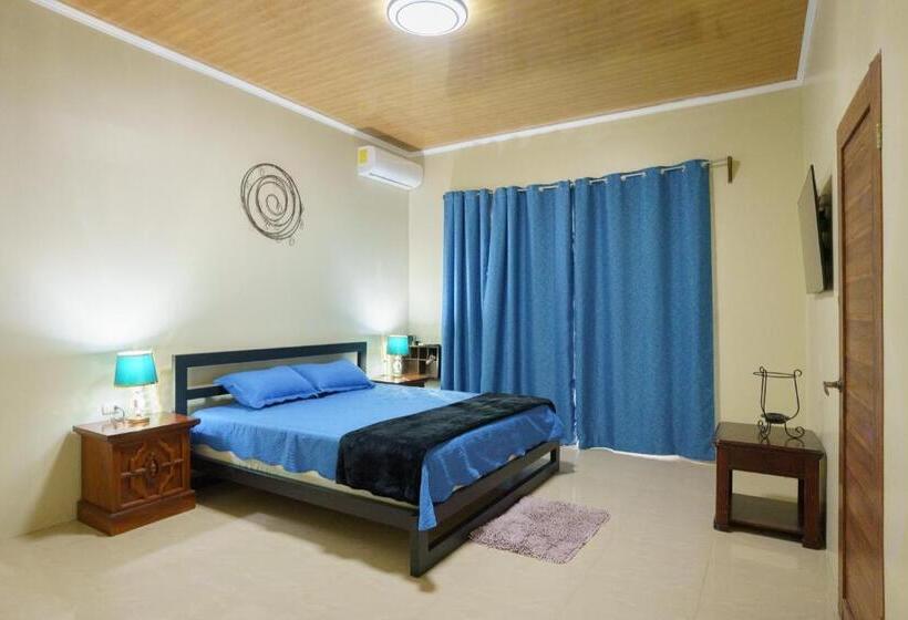 جناح ديلوكس, Root Wellness Arenal