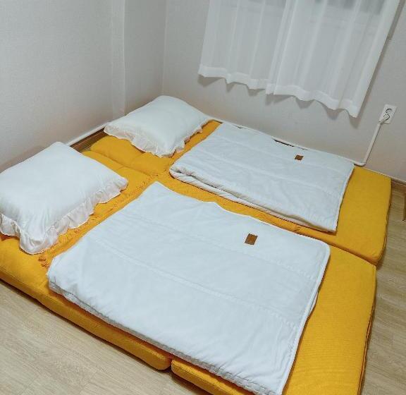 Camera Quadrupla Standard, Choryang Mumum 202