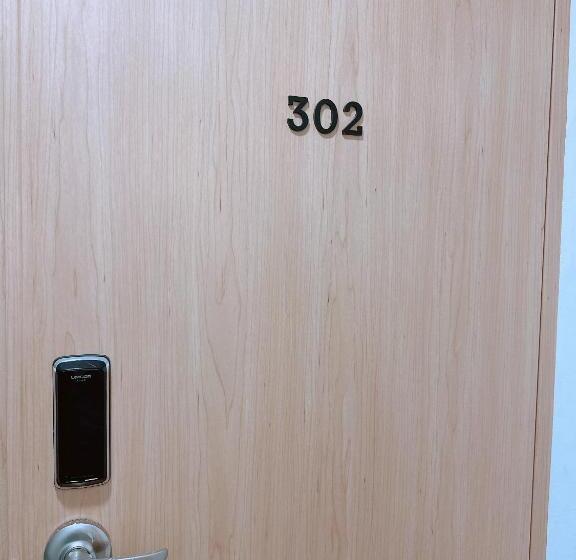 Camera Tripla Standard, Choryang Mumum 202