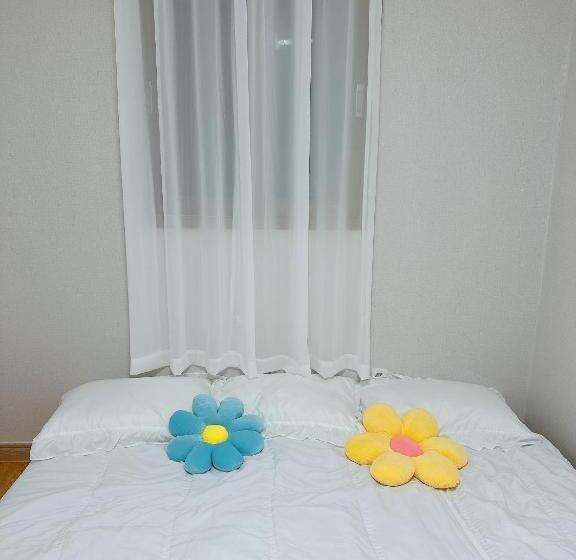 Camera Tripla Standard, Choryang Mumum 202