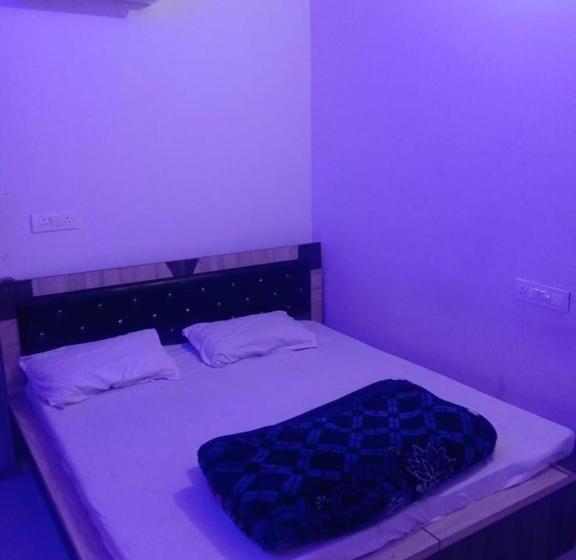 Deluxe-huone, लड्डू गोपाल Guest House