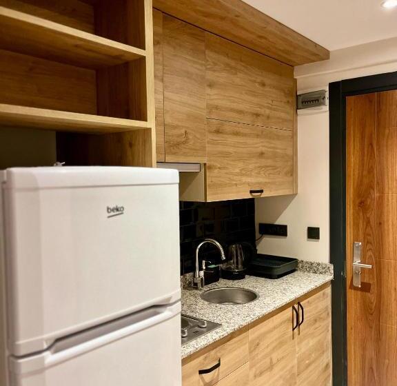 סטודיו סטנדרט עם מרפסת, Sencer Apart