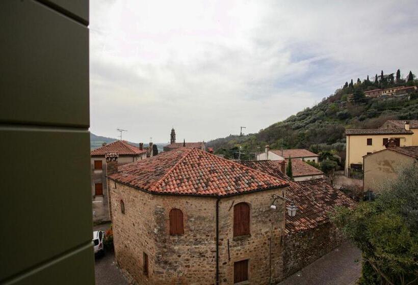 غرفة قياسية, La Giuggiola