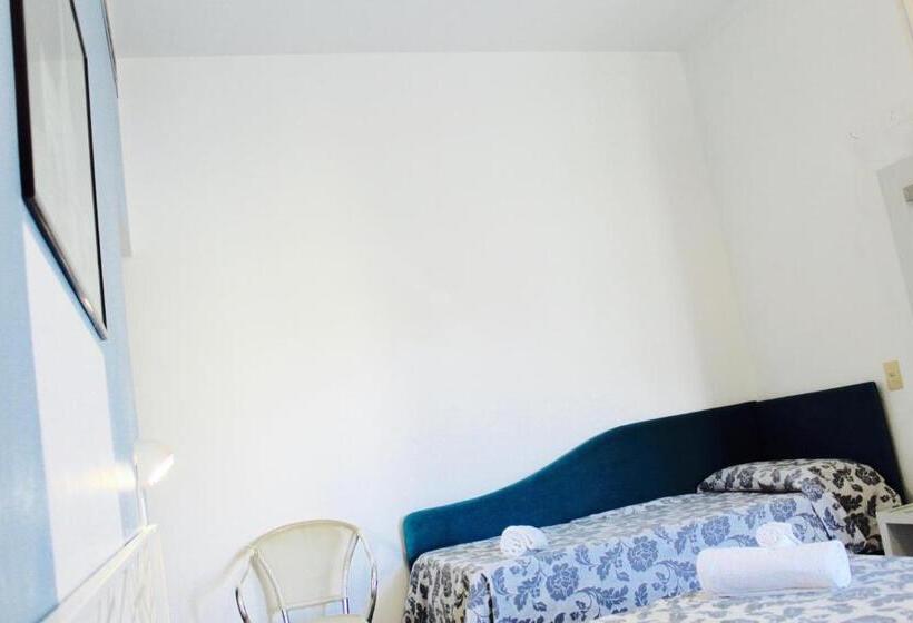 اتاق استاندارد سه تخته با بالکن, President Pool & Room