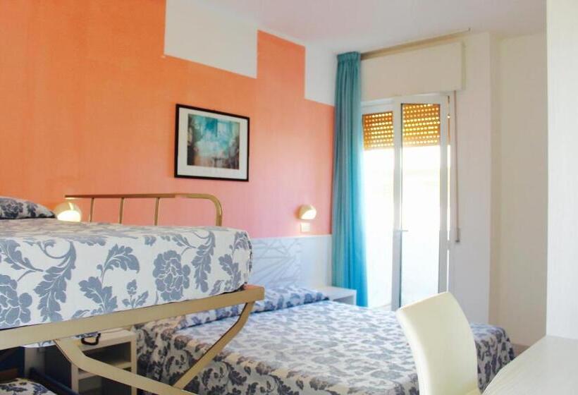 اتاق استاندارد چهارنفره با بالکن, President Pool & Room