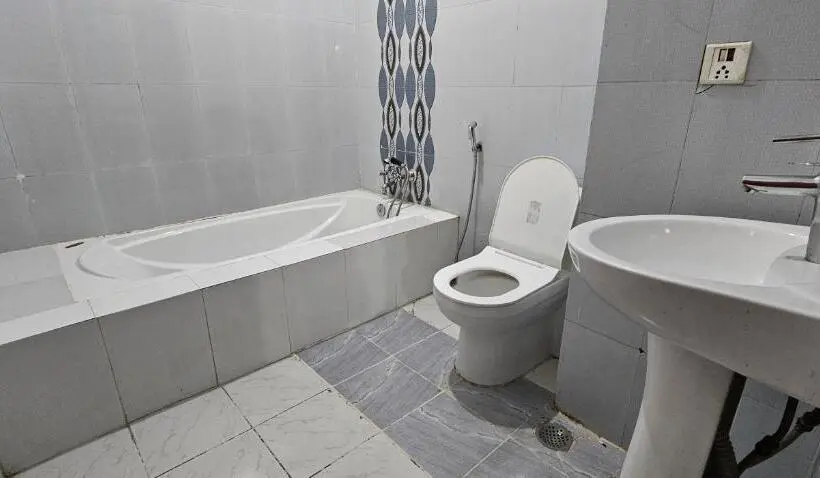 اتاق لوکس خانوادگی, Simara