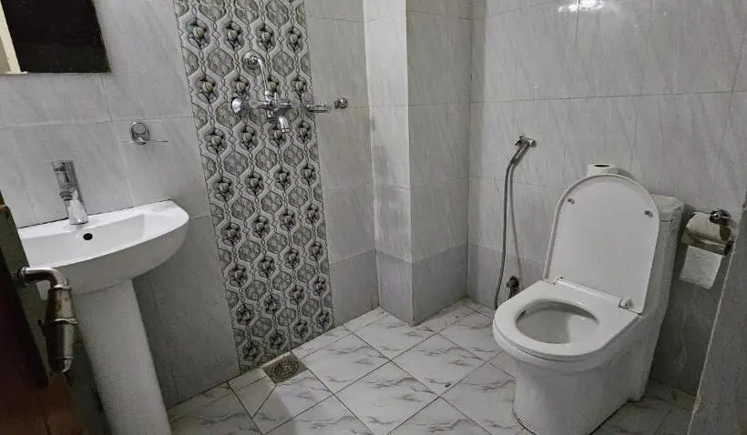 اتاق لوکس خانوادگی, Simara