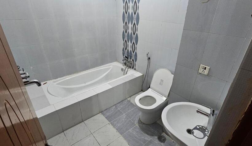 اتاق لوکس خانوادگی, Simara