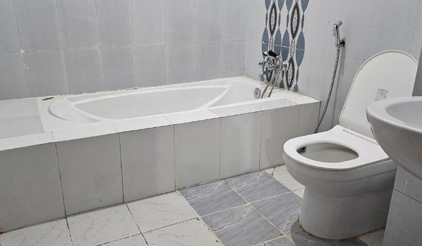 اتاق لوکس خانوادگی, Simara