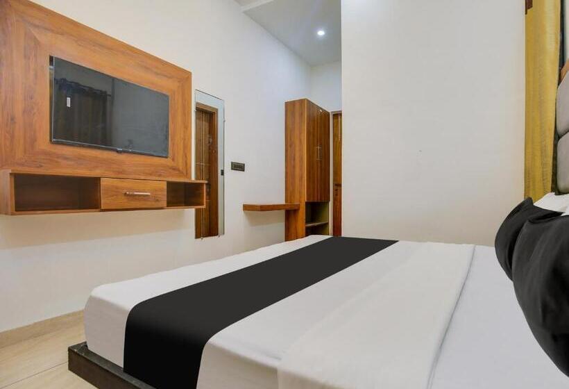 חדר קלאסי לשלושה, Oyo Shree Ji Hotel & Banquet