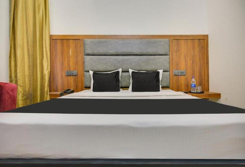 三人经典房间, Oyo Shree Ji Hotel & Banquet
