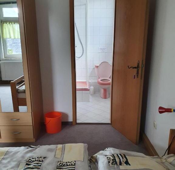 スタンダードルーム, Monteurzimmer Alte Schule Heberndorf 1