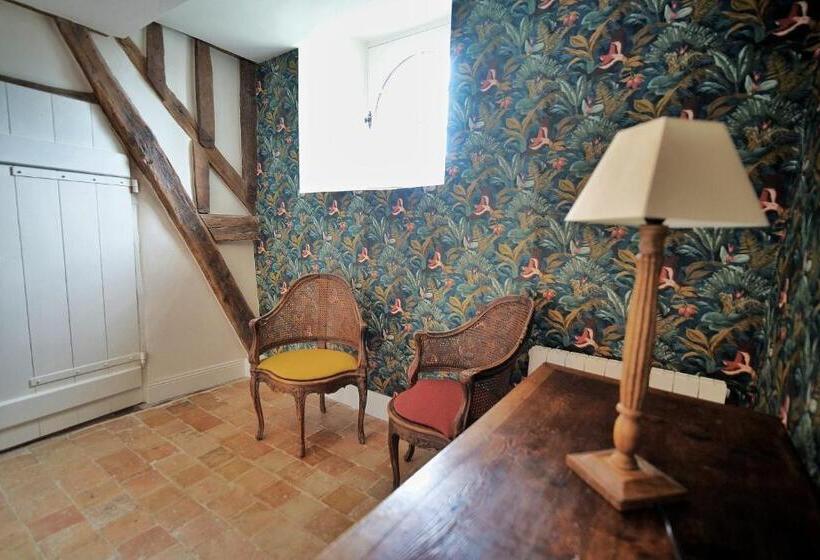 Номер Стандарт Трехместный, Le Petit Serrant   Maison D Hôtes D Exception