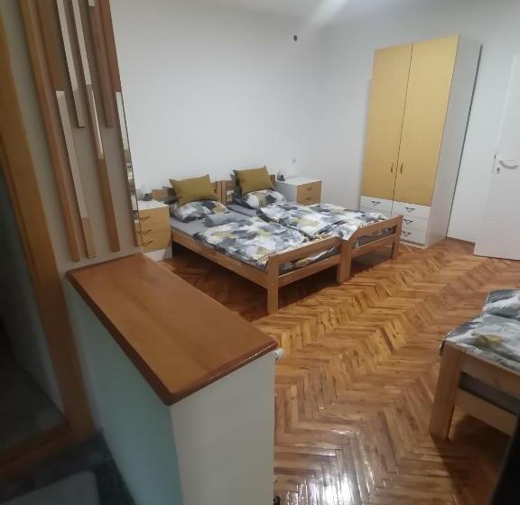 اتاق استاندارد سه نفره, V&u Sobe