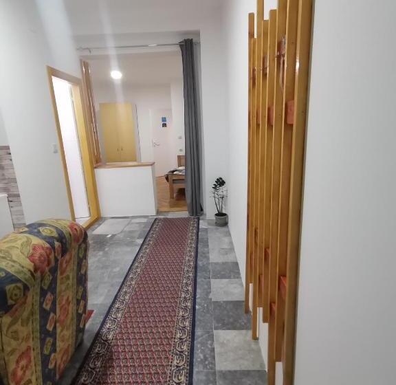 اتاق استاندارد سه نفره, V&u Sobe