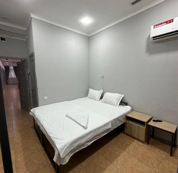 Habitació Estàndard, Amor Fati Tashkent