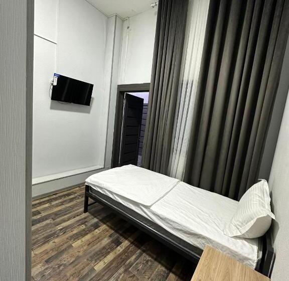 Habitació Economy Individual, Amor Fati Tashkent