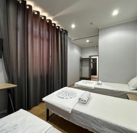 Habitació Triple Deluxe, Amor Fati Tashkent