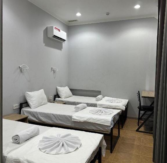 Habitació Triple Deluxe, Amor Fati Tashkent