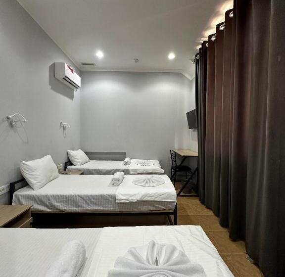 Habitació Triple Deluxe, Amor Fati Tashkent