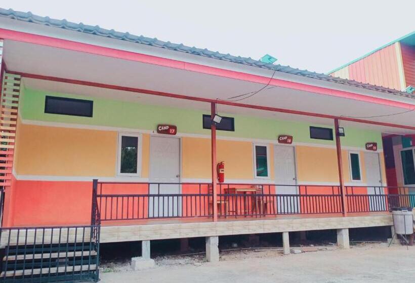 חדר אקונומי, Camp Chamao