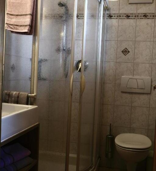 דירת חדר סופריור, Ausser Brugghof