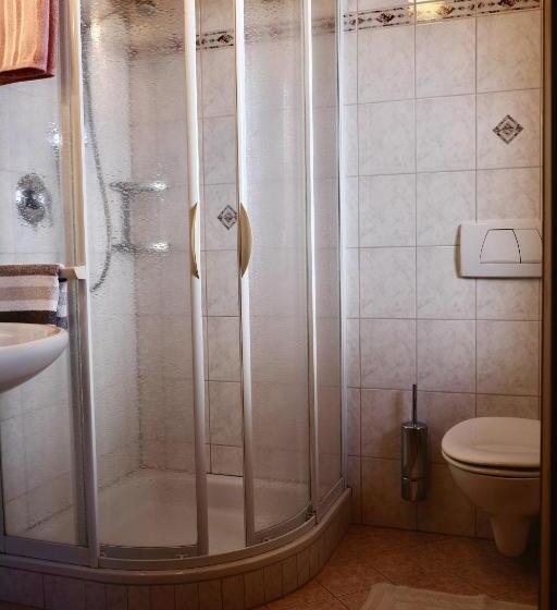 דירת חדר, Ausser Brugghof