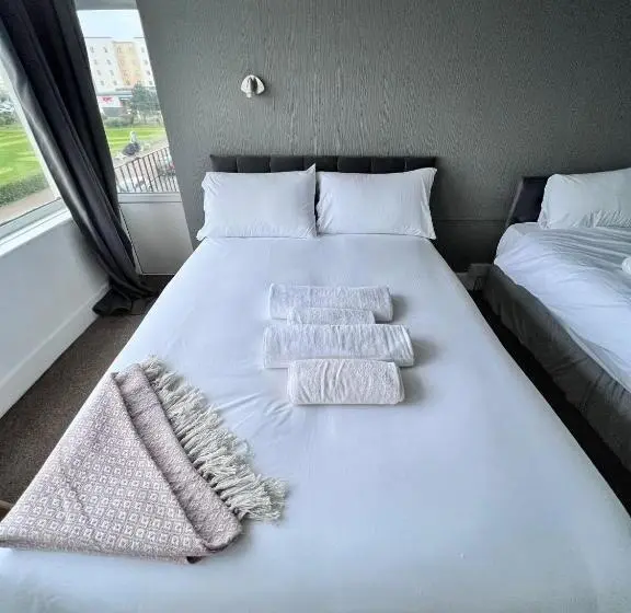 Deluxe Kolmen Hengen Huone Merinäkymä, Harbour
