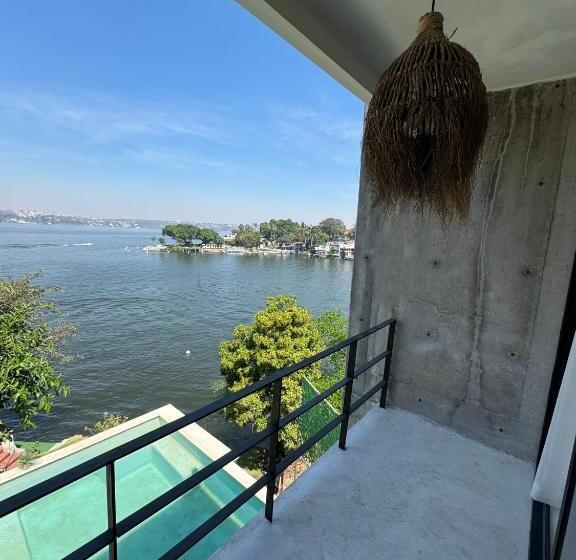 スタンダードルーム, La Calita De Teques