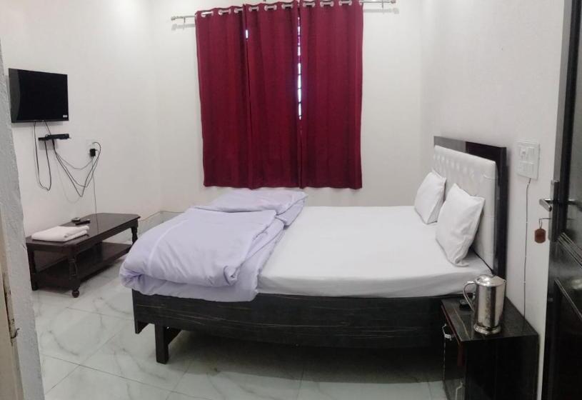 غرفة إقتصادية, Royal Grand